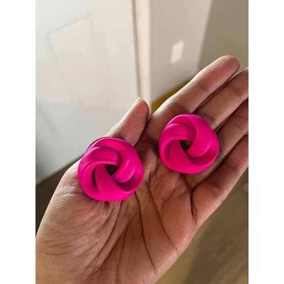 Hot pink stud earring big statement large fuchsia flower neon pink chunky bright - Picture 4 of 6